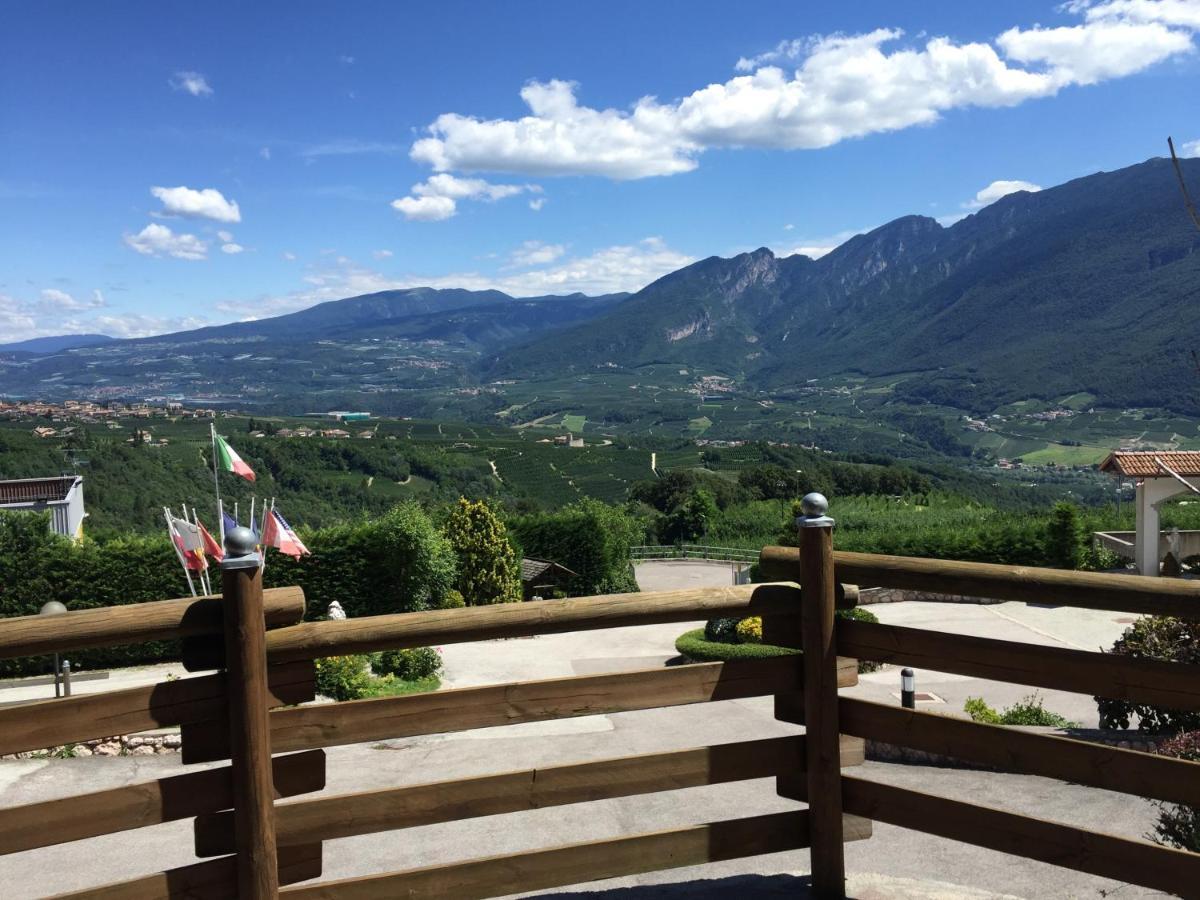 Hotel Ristorante Scoiattolo Sporminore Buitenkant foto
