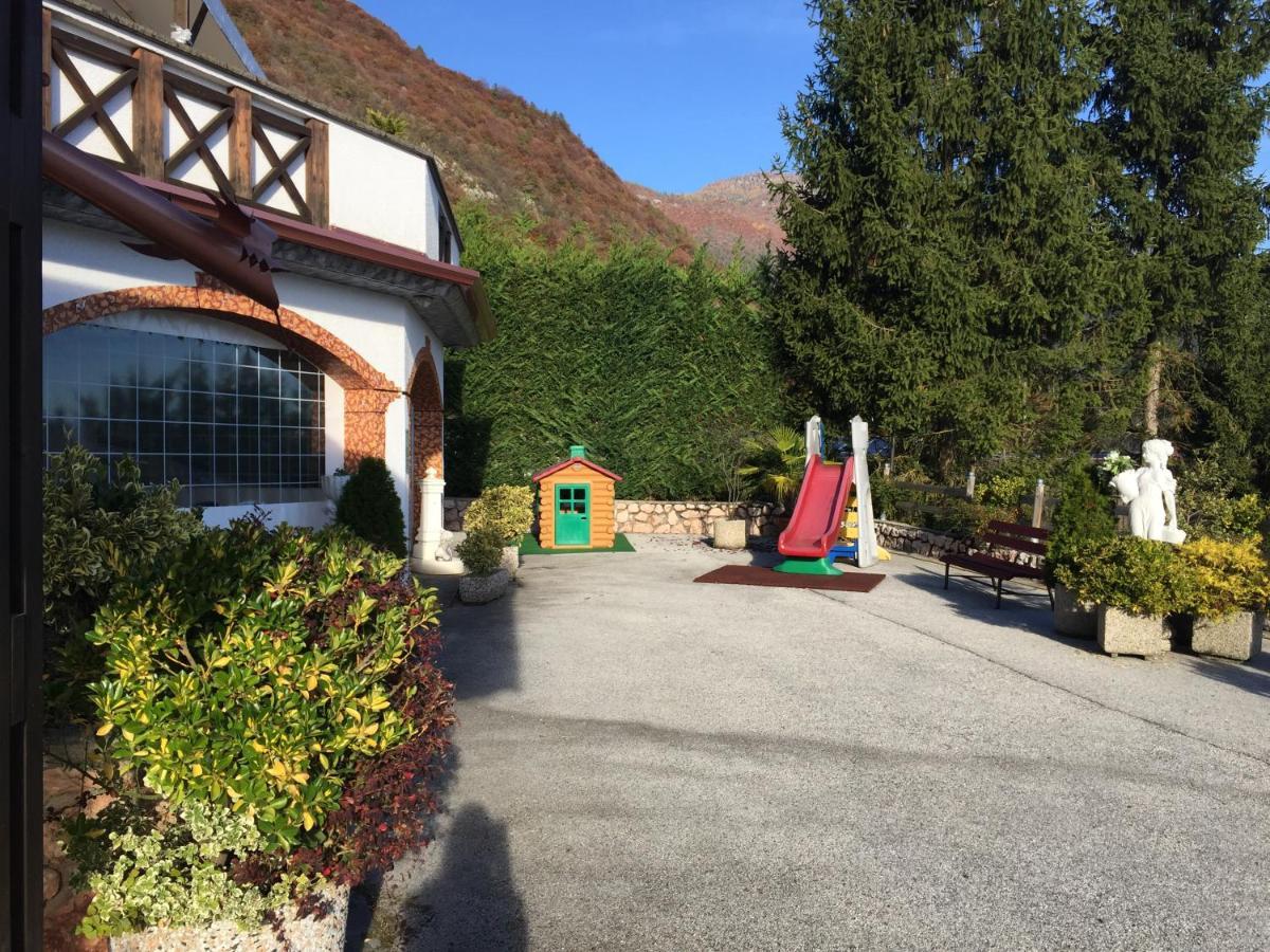 Hotel Ristorante Scoiattolo Sporminore Buitenkant foto
