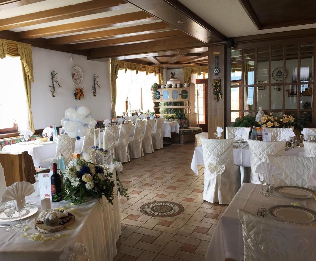 Hotel Ristorante Scoiattolo Sporminore Buitenkant foto